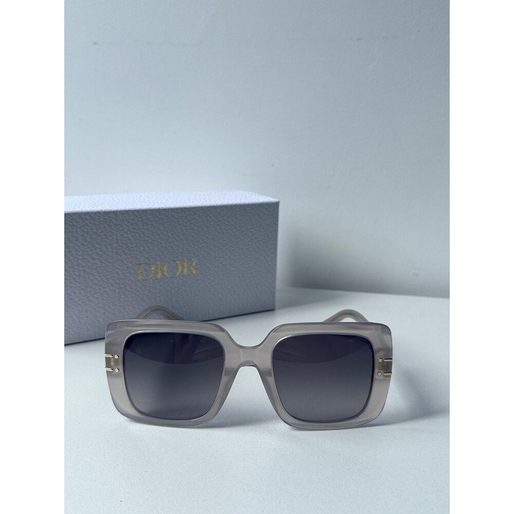 NEW Dior Signature S11I Square Sunglasses in Milky White - Picture 4 of 5